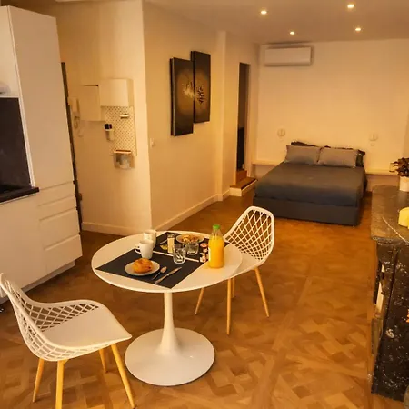 De La Comedie, 1er Etage Διαμέρισμα *